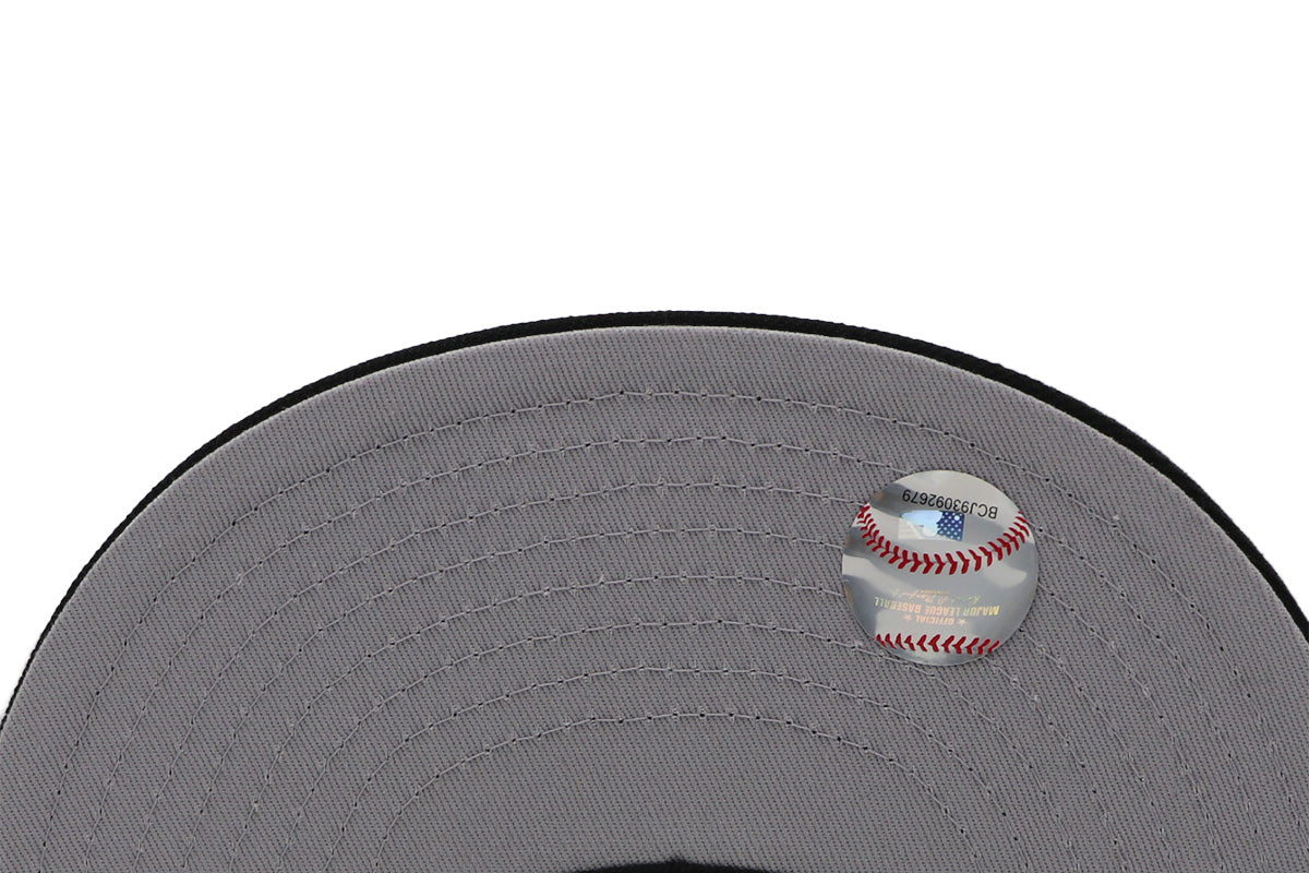 NewEra 59Fifty San Diego Padres Vintage Logo Black and White NewEra 59Fifty San Diego Padres Vintage Logo Black and White